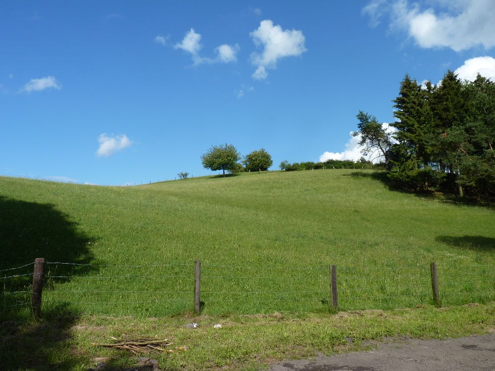 Blauer Himmel in der Eifel